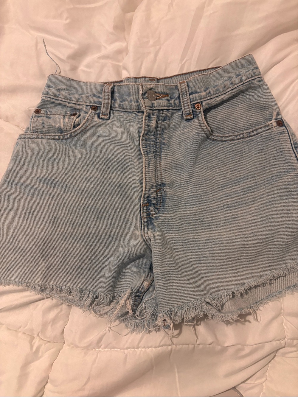 Levi’s Light Wash Vintage Denim Frayed Hem Women’s Shorts